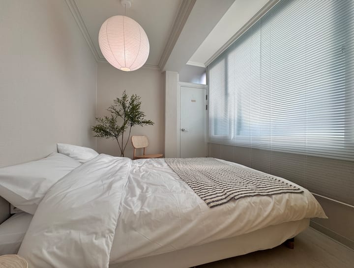 주광색/주백색/전구색 
3가지 컬러로 변경되는 전등이에요 
원하시는 무드에 맞게 불을 켜보세요 :) 