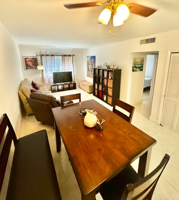 Casa Coral/ Sunny Isles Beach Cozy Condo - North Miami Beach, FL