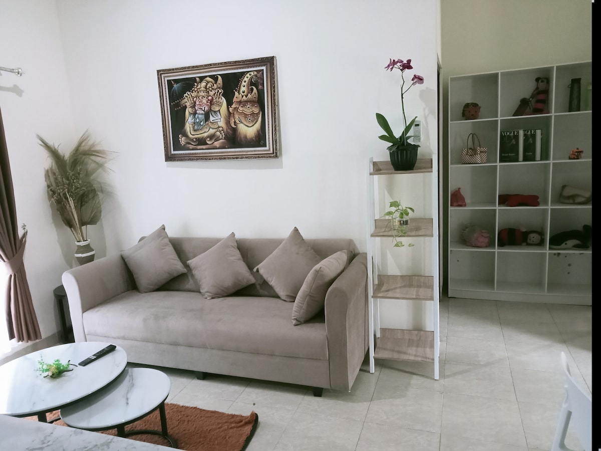 Home in South Kuta · 2 bedrooms · 2 beds · 1 private bath，Airbnb 可比房源