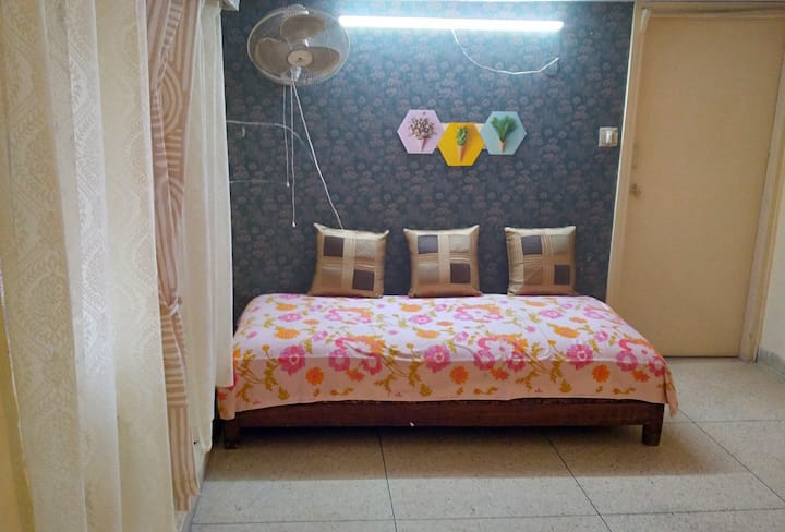 Maya - 1bhk House With Balcony@connaught Place - Neu Delhi