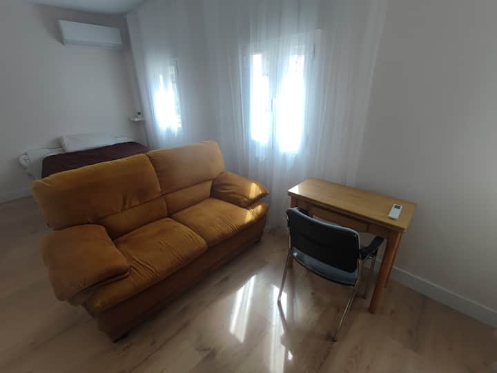 Bonito, Completo Y Céntrico Apartamento - Cabanillas del Campo