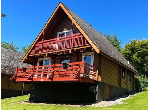 Wooden Lodge stay, Walks, Dining & near Beach