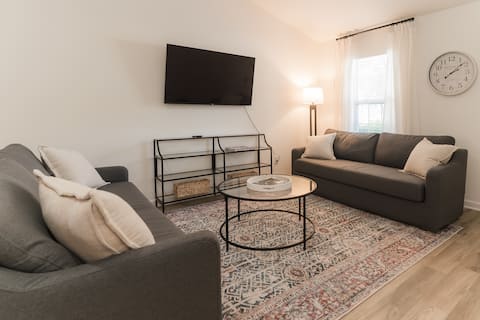 Successful Airbnb property: Groovy in Grovetown in Martinez