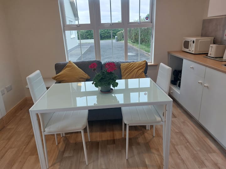 Doonvalley Cosy Studio Apartment - 메이요 주