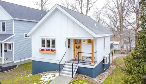 Scandihaus Cottage  Fireplace+Deck, Near the Lake
