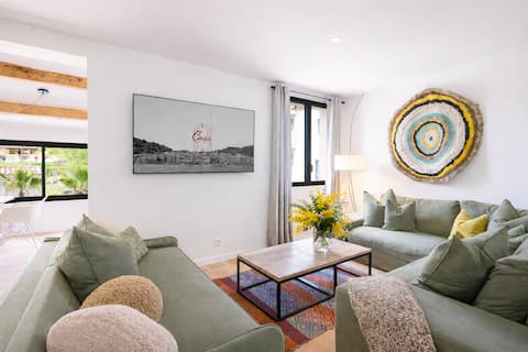 Top Airbnb: Casita 5- Elegant 3-Bedroom Apartment with Parking in Saint Tropez