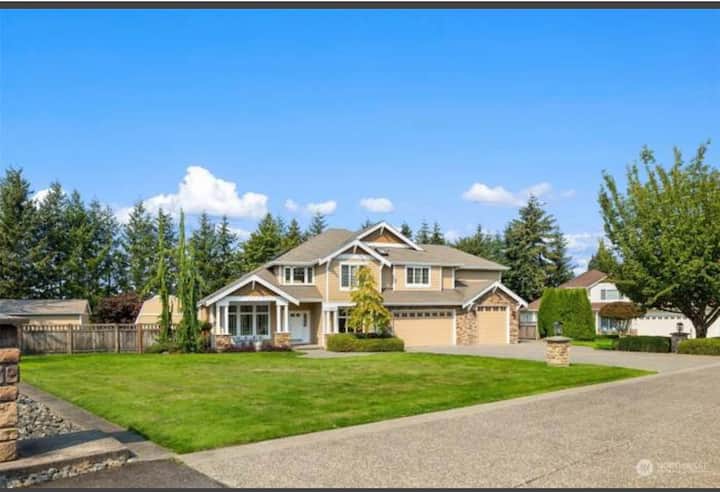 Elegant Home And Space To Gather - Kent, WA