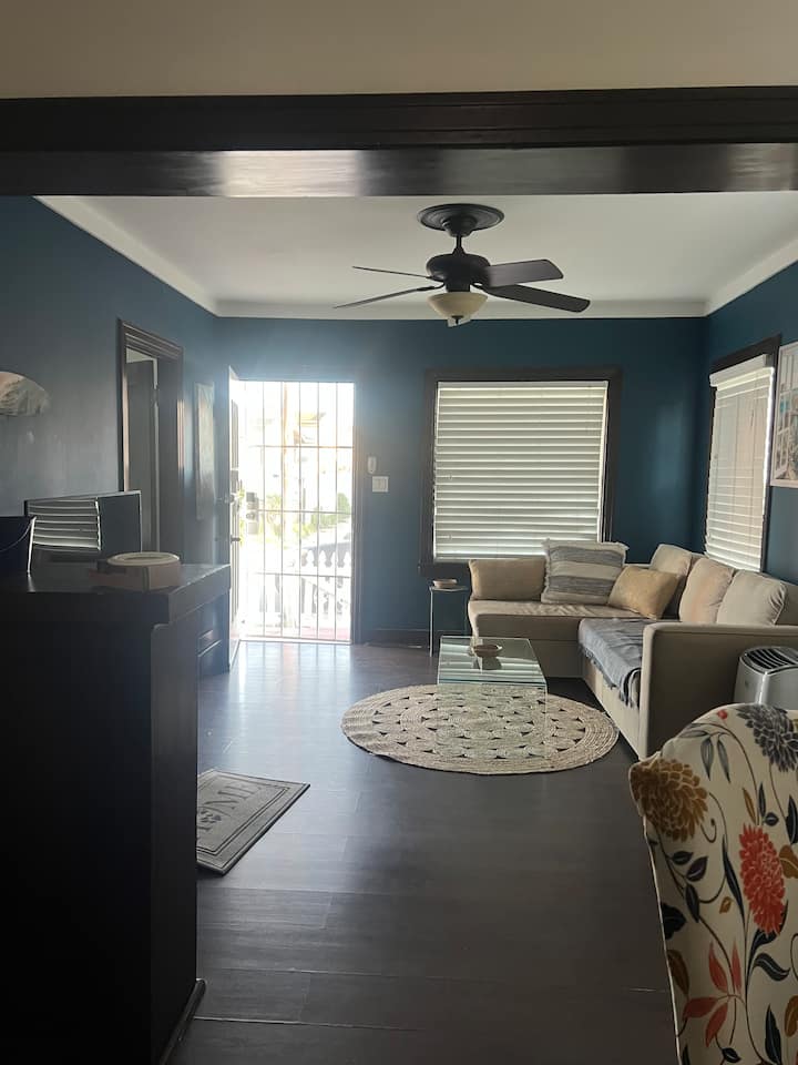 Cozy Cottage - San Diego, CA