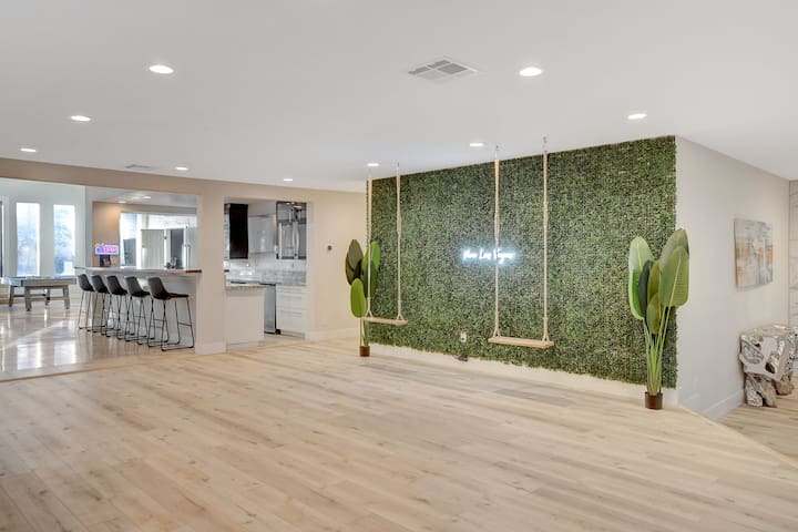 The Vegas Mansion gallery image 4