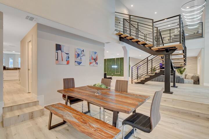 The Vegas Mansion gallery image 3