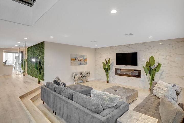 The Vegas Mansion gallery image 2