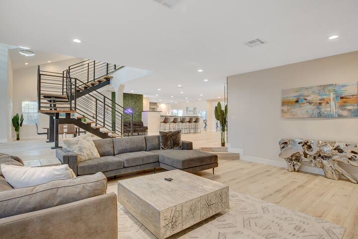 The Vegas Mansion gallery image 5