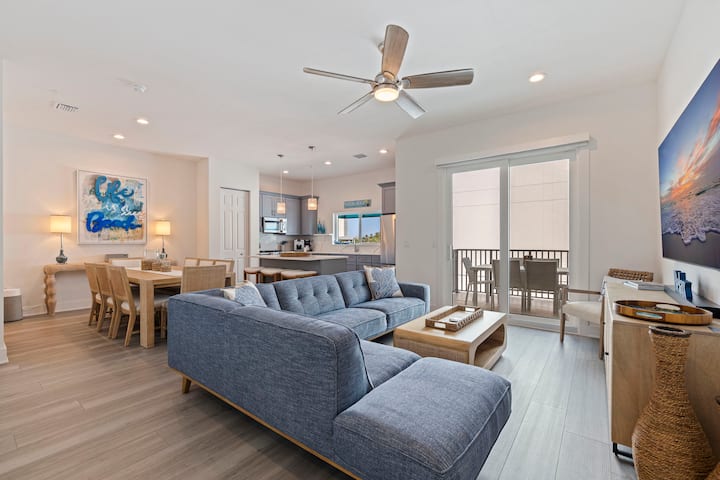Beachside Bliss | Rooftop Gulf Views & Fun Vibes - Treasure Island, FL