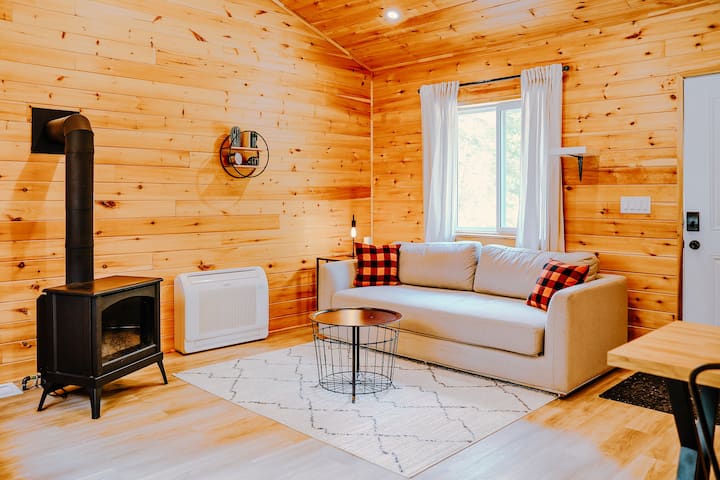Cabin W/ Hot Tub Near Algonquin - Algonquin Provincial Park