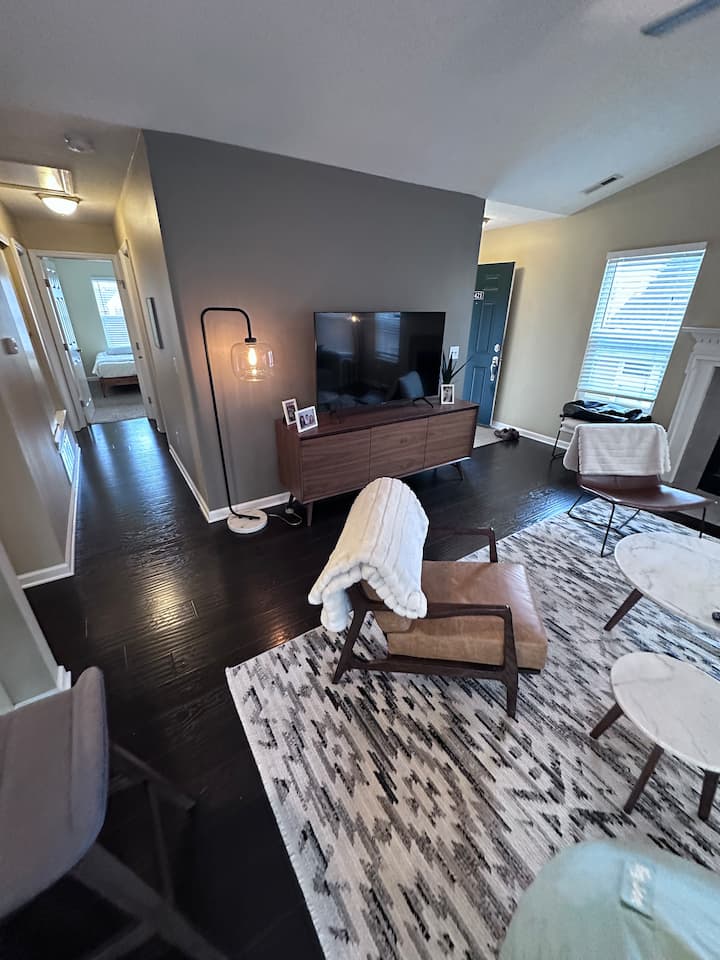 Two Bedroom Mid-century Modern - Columbus, OH