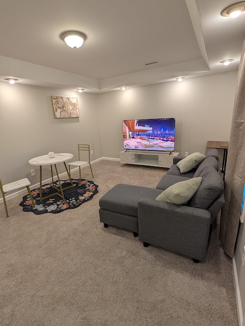 Lovely 2 Bedroom Basement