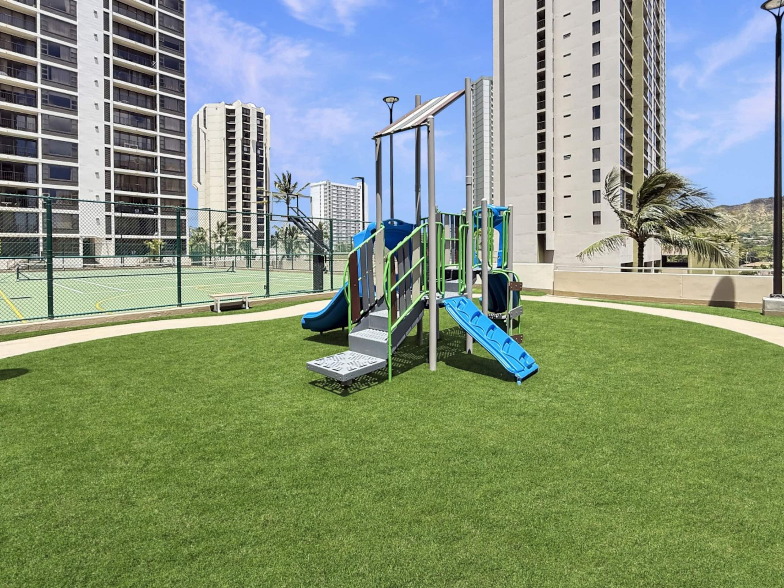 Condo in Honolulu · ★4.81 · 1 bedroom · 3 beds · 1 private bath - Image 36