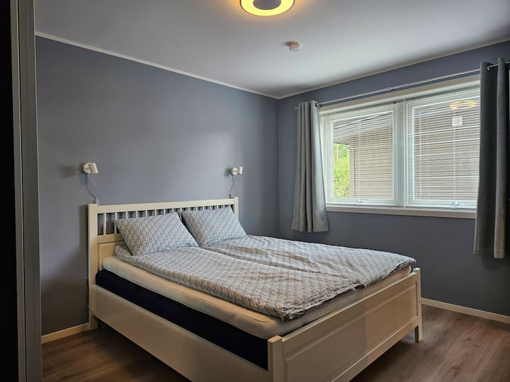 Posteľ: 160 × 200 cm