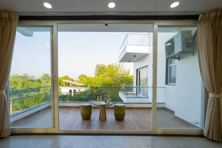 Farmhouse W/ Pvt Pool, Bar & Lush Garden - Bhiwadi