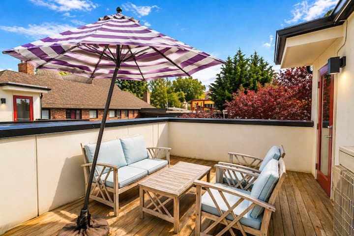 Chic Capitol Hill Townhome | Walk To Broadway - Seattle, WA