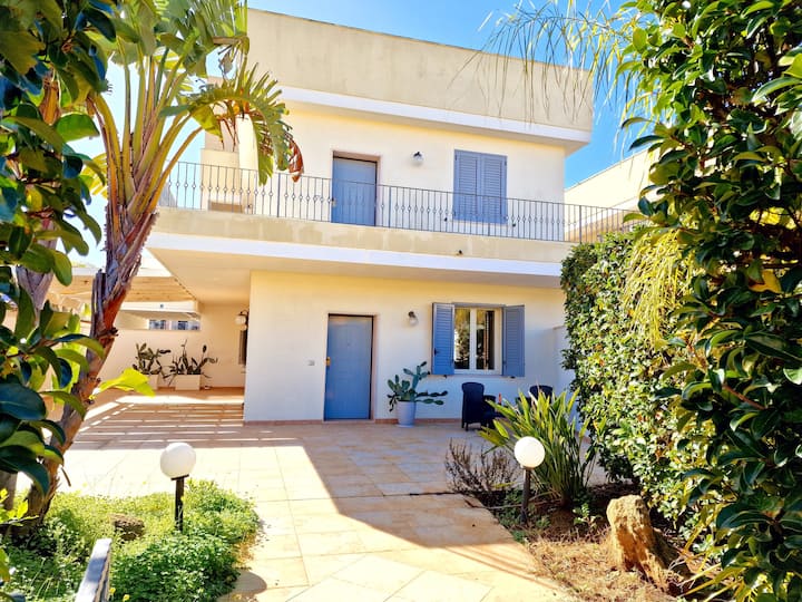 Residenza Villa Gemma A Piano Terra E Primo Piano - Gallipoli