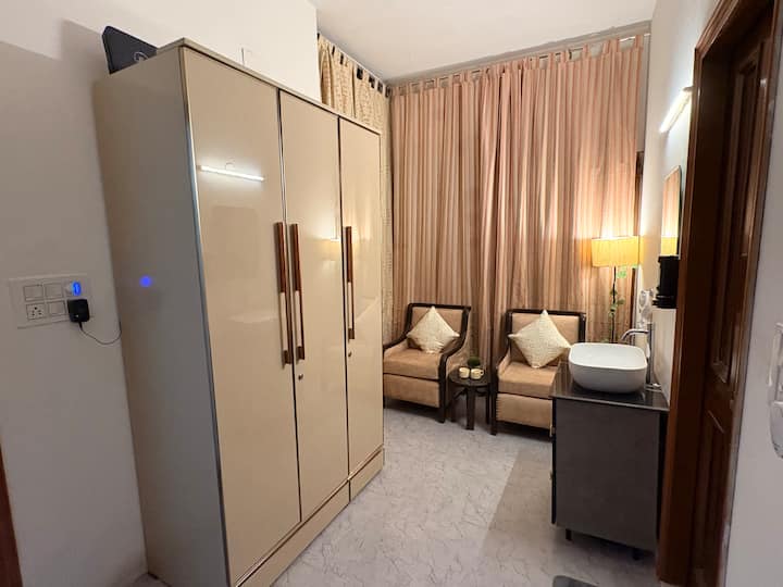 Aurum Studio - Boho Balcony | Ac | 43” Led | Swing - Delhi