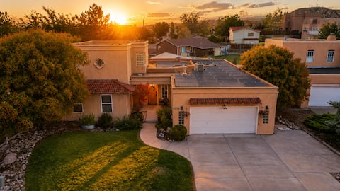 4BR Family Home Pool, Hot Tub, Game Room