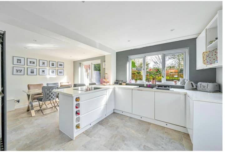 4 Bed Family House - Next Village To F1 Racetrack - Towcester