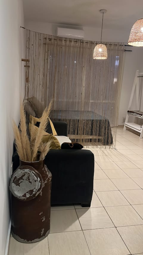 Successful Airbnb property: Studio apartment with garage and balcony. in Departamento General Roca