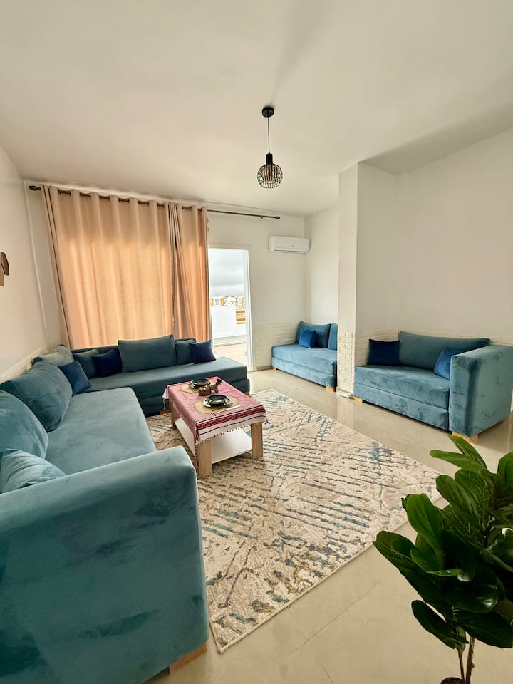 Pohodlná a svetlá obývacia izba – váš priestor na relaxáciu s teplou atmosférou

Vitajte v našej starostlivo zariadenej obývacej izbe, ktorá je ideálna na relaxáciu po dni plnom objavov! 

