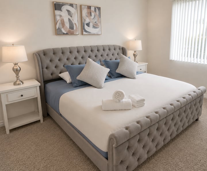Beverly Deluxe|2 Bed & 2 Bath| Parking, Gym & Pool - Beverly Hills, CA