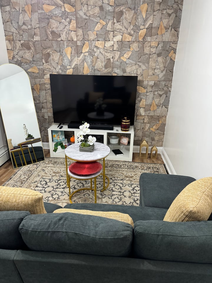 3 Bedroom Sleeps 8 W/jacuzzi, Billiards & Parking - New Jersey