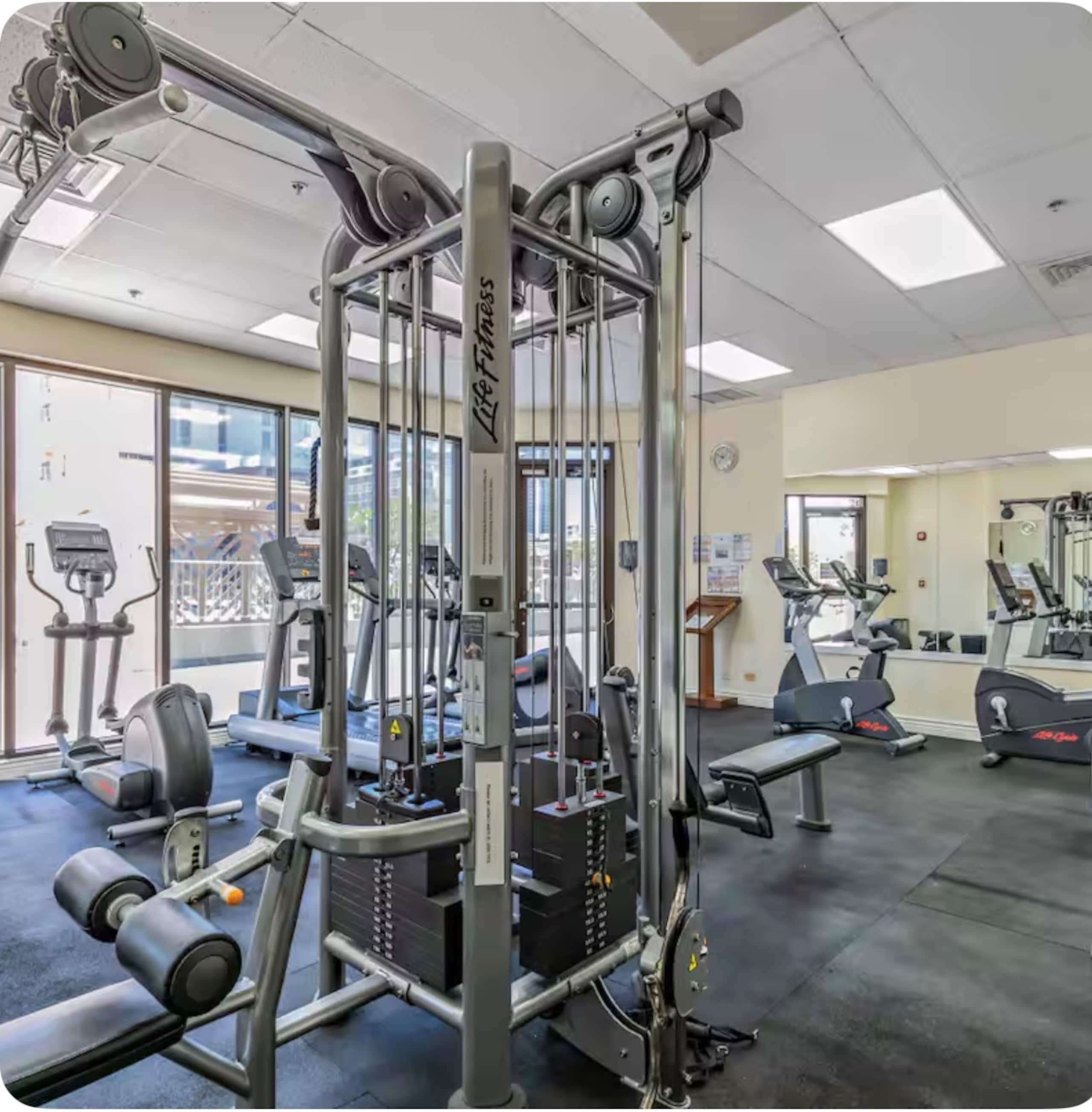 Condo in Honolulu · ★4.96 · 1 bedroom · 2 beds · 1 private bath - Image 45