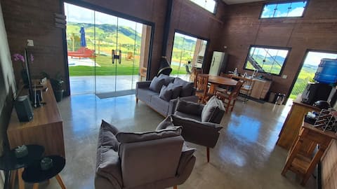Airbnb em destaque: Dam Viewpoint | Jacuzzi, Swimming Pool & Fireplace em Campinas