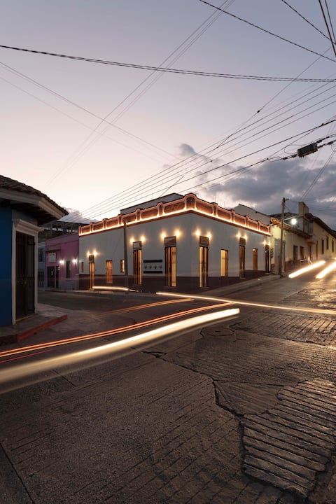 Corner R. Castellanos/2 lofts/Wifi 100mb/central