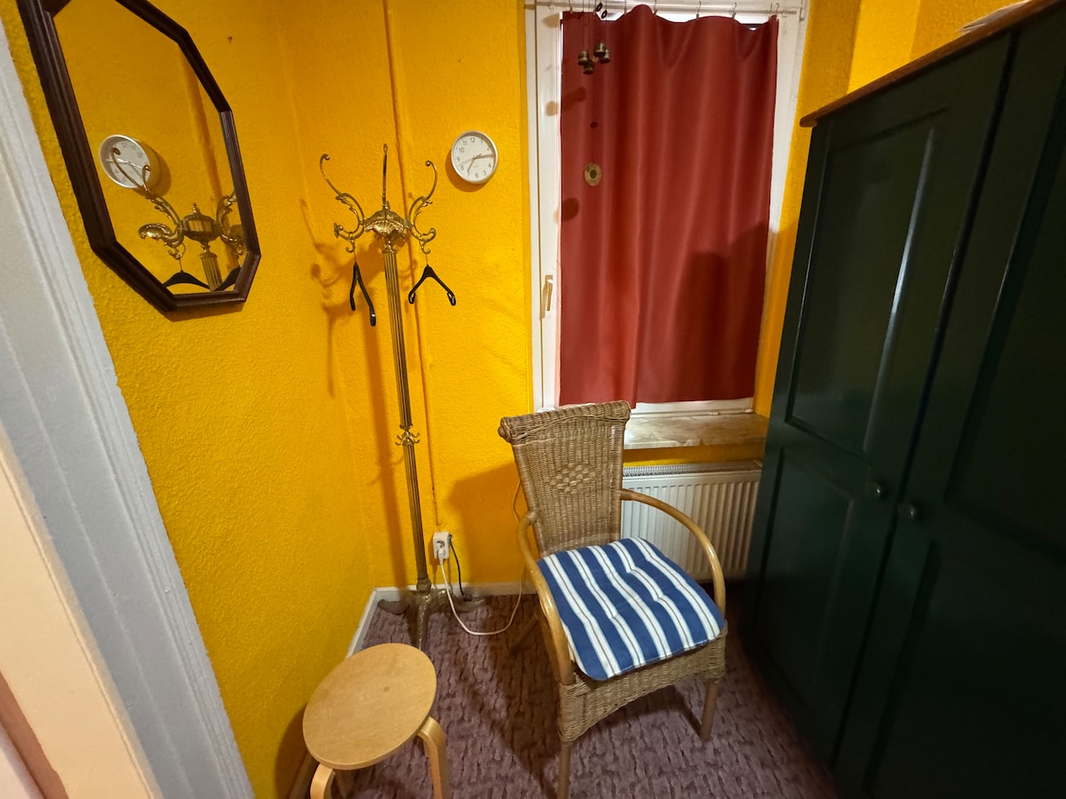 Top Airbnb: Ground floor apartment with garden in Opladen