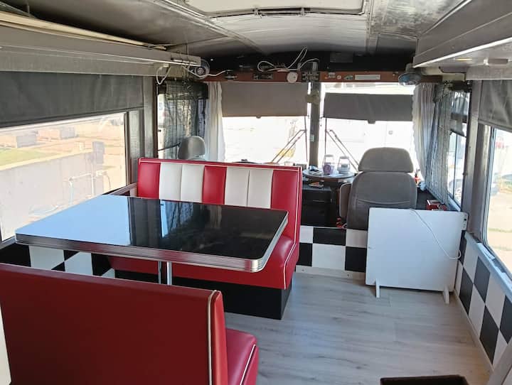 Daf Touringcar Hawk 2 Max 5 Personen - Hoorn