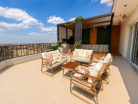 Rooftop City View · Luxury 3BR · 15 min Airport
