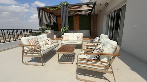 Rooftop City View · Luxury 3BR · 15 min Airport