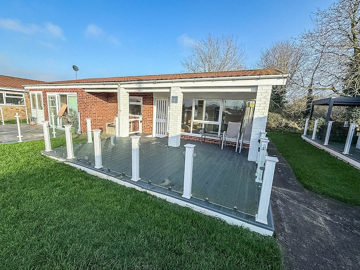 Dog Friendly Chalet In Lowestoft Ref 12027b - Lowestoft