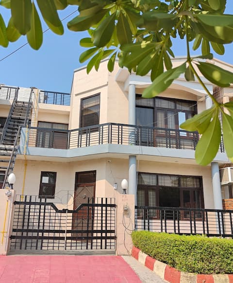 Vrindavan Ganeriwala Homestay - 5 BHK near Isckon