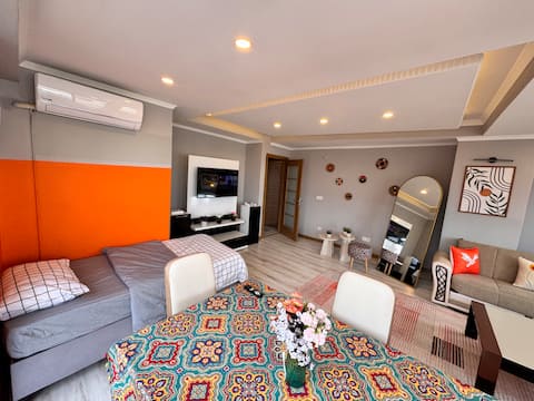 Ümraniye Bazaar Comfortable City View 1+1 Apartment