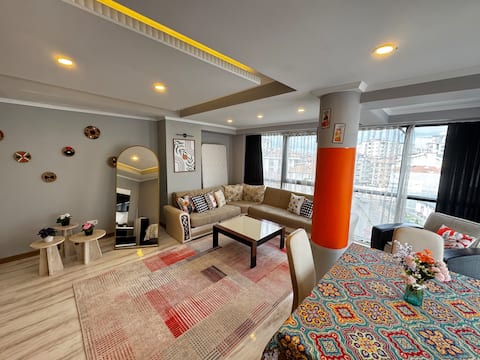 Deluxe 1+1 Apartment with Ümraniye Bazaar City View