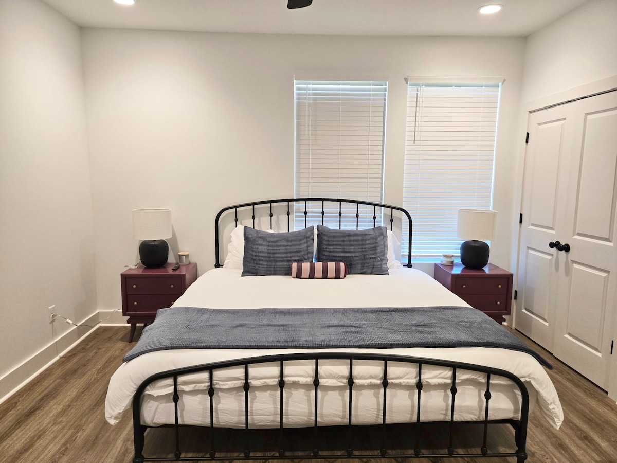 Opustite se u prostranom apartmanu s velikim bračnim krevetom i privatnom kupaonicom