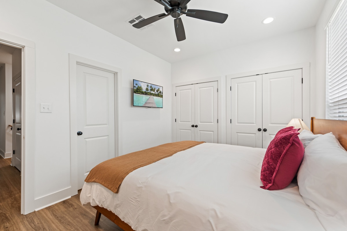 Apartman s velikim bračnim krevetom (180 – 220 cm) – idealan za parove, prijatelje ili obitelj