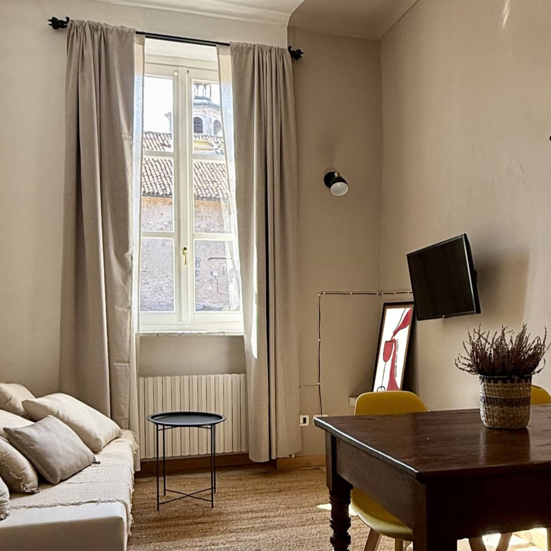 Balconies with a view of the towers - historic center - fast Wi-Fi