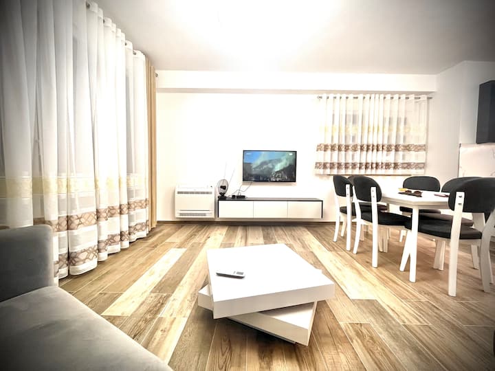 Sea & City Center 3 | Best Area | Check-in 24h - Albania