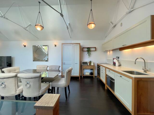 The Ophelia Gardens by Sloane Square gallery image 2