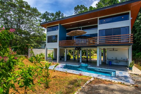 Brand new, 3bd, ocean & mountain view!