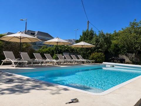 Farmhouse for 16-20 people • Heated pool • Hot tub & Sauna